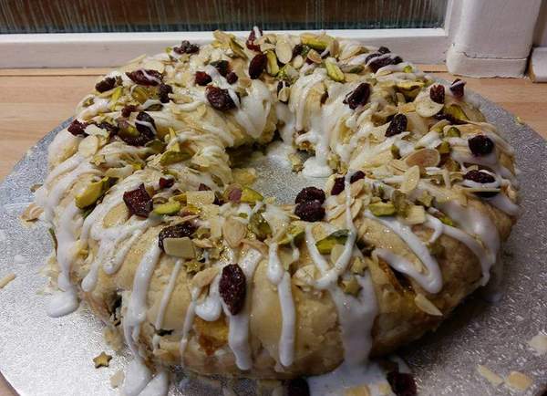 AIBU to think that, Italy,  hands down, wins the international battle of the Christmas cake.
