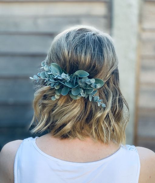 What colours and flowers to wear with silver wedding dress in May?