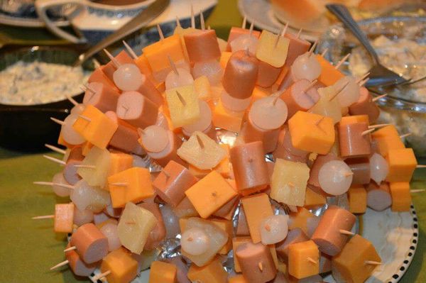 To hate beige buffet food?