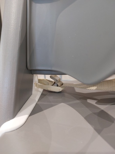 Baby climbs out of tripp trapp, can I attach harness when baby set still in use?