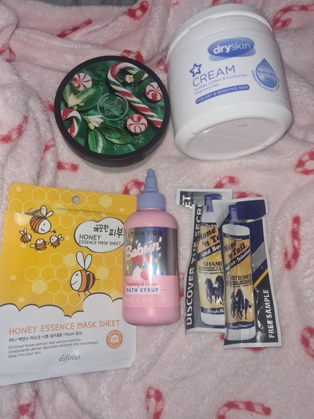 Beauty addicts anonymous! A wonderful community of hoarders!
