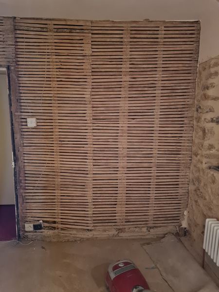 Has anyone left the lath (as in 'and plaster') up with either glass or polypropylene over it?
