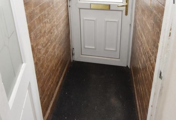 Building surveyor damaged property
