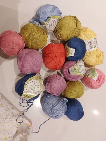 Baby blanket colours help please!