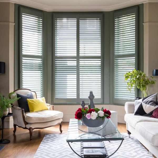 Can you show me how you’ve decorated your 3 panel bay window?