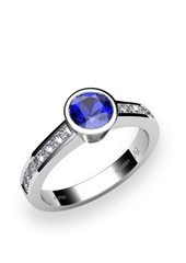 engagement ring - which one to get? (Photos included)