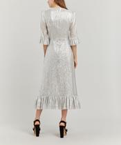 What colours and flowers to wear with silver wedding dress in May?