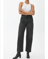 What shoes to wear under rolled trousers that you won't freeze