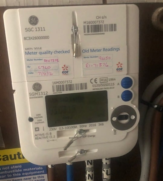How do I take a meter reading from my electric smart meter (photo attached)