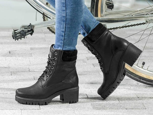 Heeled lace up boots