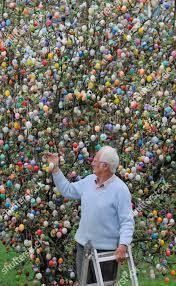 Doe anyone have an Easter Tree ?