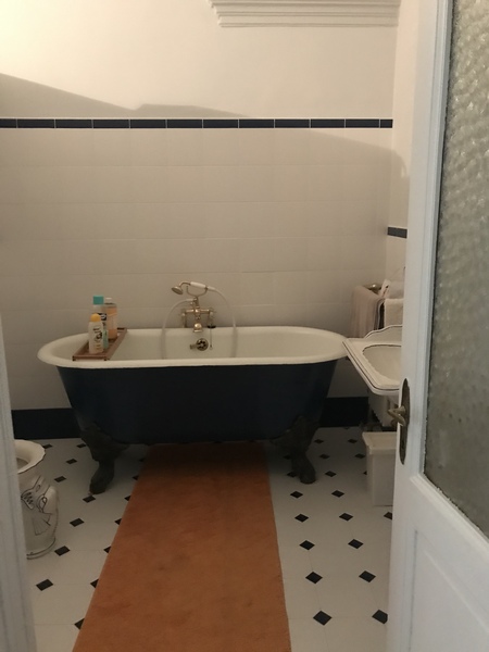 Do you havr a freestanding bath?