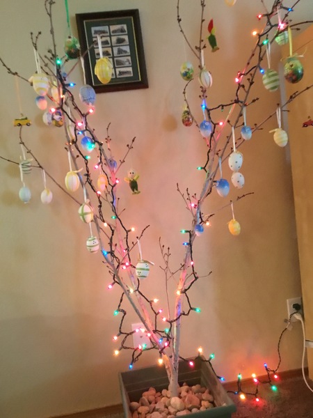 Doe anyone have an Easter Tree ?