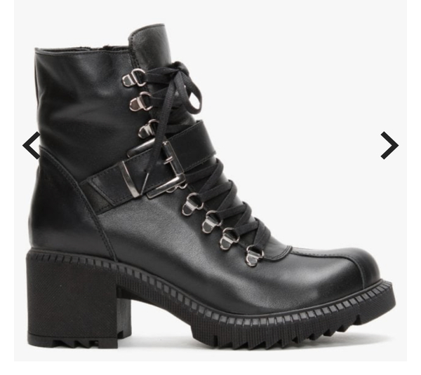 Heeled lace up boots