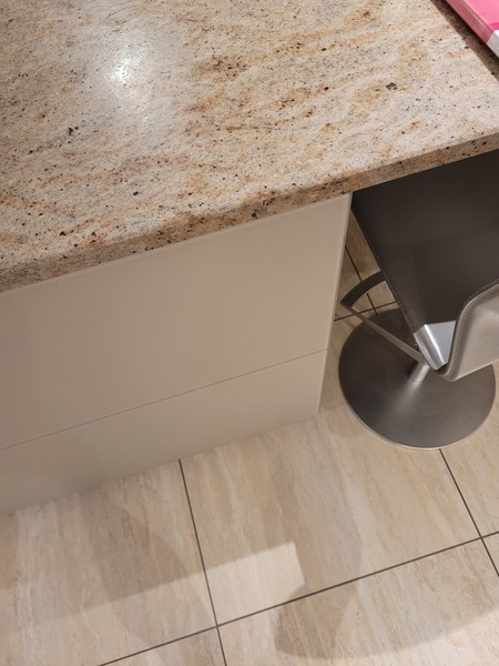 If you have pale grey handleless kitchen cabinets…