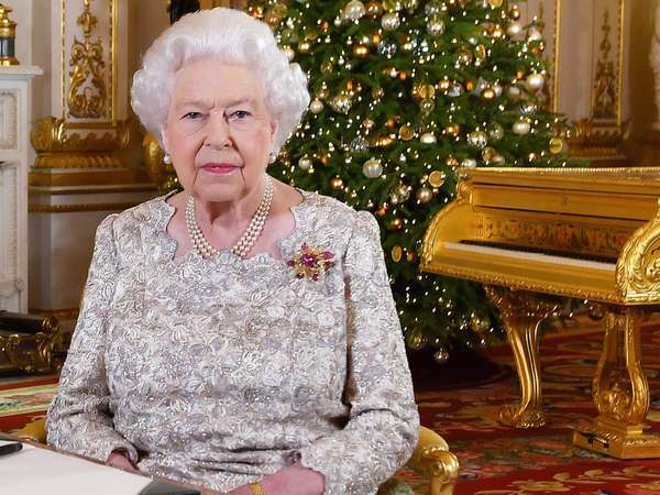 How can you tell is someone is faking wealth?