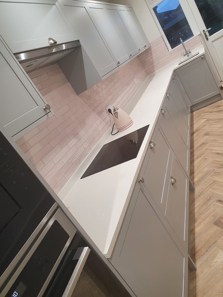 If you have pale grey handleless kitchen cabinets…