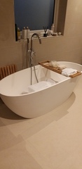 Do you havr a freestanding bath?