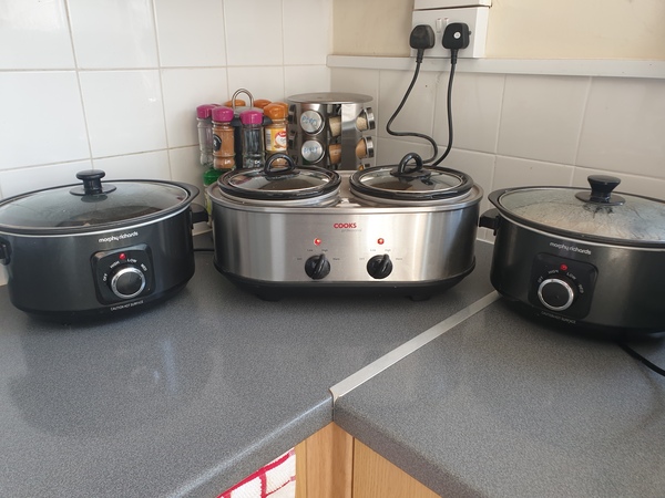 Slow cooker