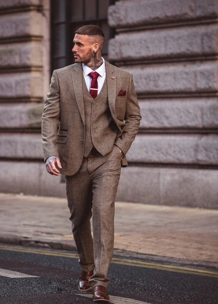 What clothes do you find sexy on a man?