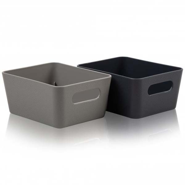 What do you use under dogs water bowl?