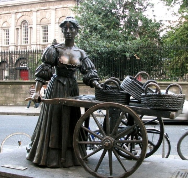 Statues of women