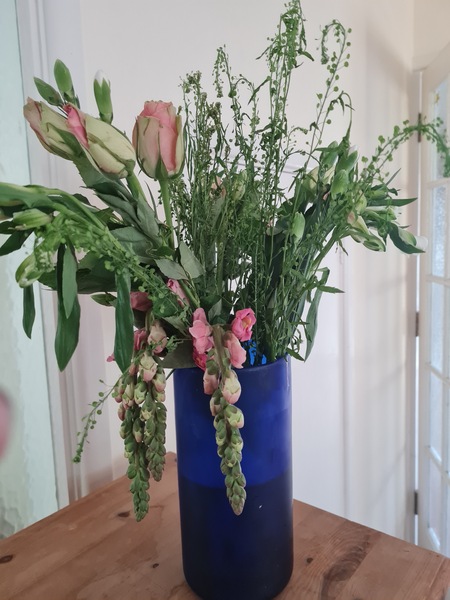 AIBU to reassure people about letterbox flowers before Mothers Day