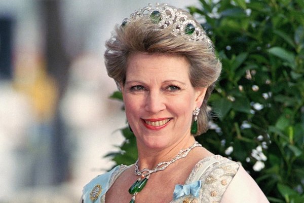 Royal Style: tiaras diamonds and bling, peplums and ruching not our thing