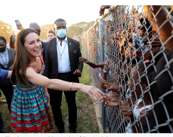 Duke & Duchess Of Cambridge tour … is it just me?