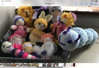 Knitter's assistance needed