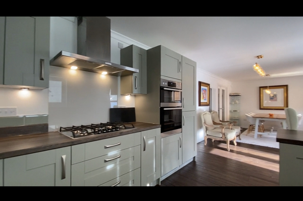 Paint colour for kitchen walls - green units?