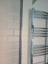 How should the bathroom wall tiles be laid? (Photos)
