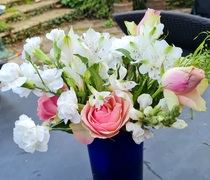 AIBU to reassure people about letterbox flowers before Mothers Day
