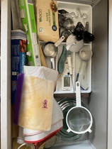 Help me sort out my deep kitchen drawers please!