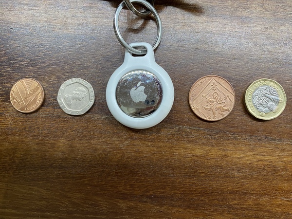 Dd notified of new Apple tag with her since early hours - advice?