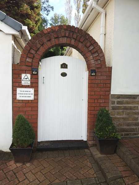 Need to fit a side-gate diagonally to house