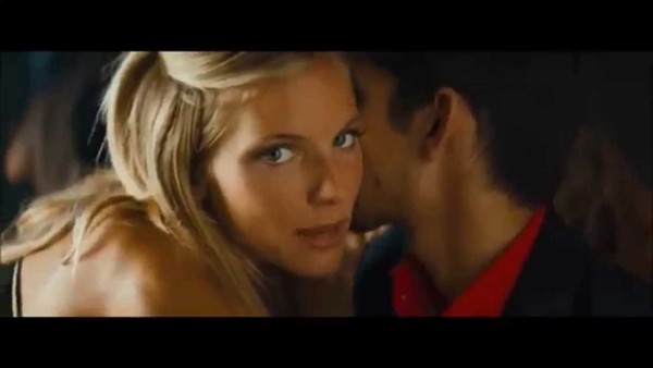 Sienna Miller looks different - what is it?