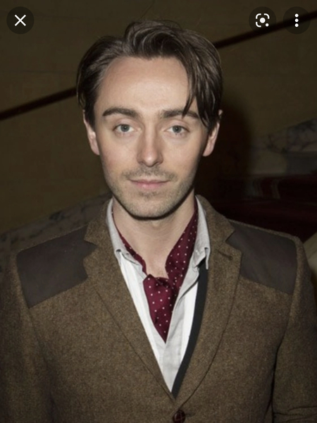 Help me identify a celeb