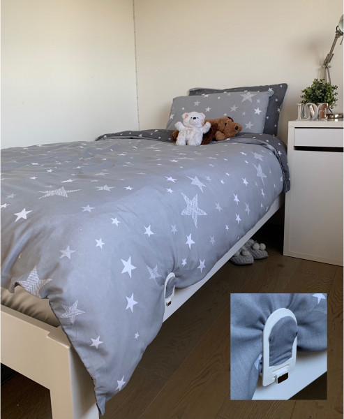 Dressing toddler for bed