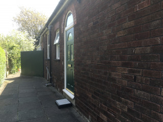 PigletJohn are you there?! Damp? on internal wall of bungalow