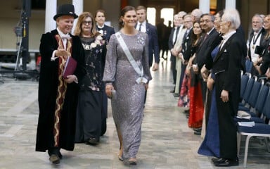 Royal Style: tiaras diamonds and bling, peplums and ruching not our thing