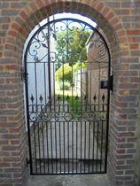 Need to fit a side-gate diagonally to house