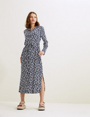 Affordable stylish understated workwear
