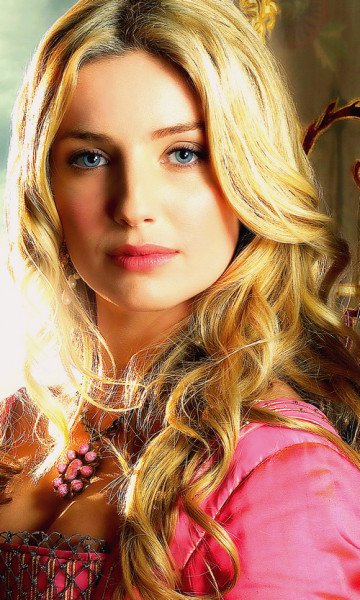 Royal Style - make way for the Platinum Jubilee, tiaras are a necessity