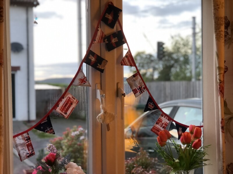 is anyone putting bunting outside my house?