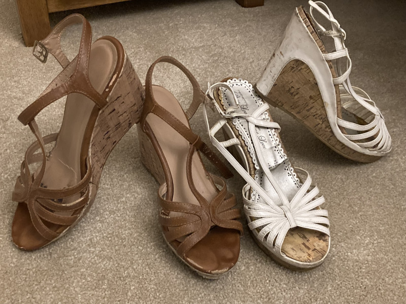 Can anyone point me to where I can buy sandals like these?