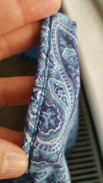 Does anyone on here sew piped cushions with concealed zippers?
