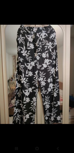 Would you wear trainers with these trousers? 
