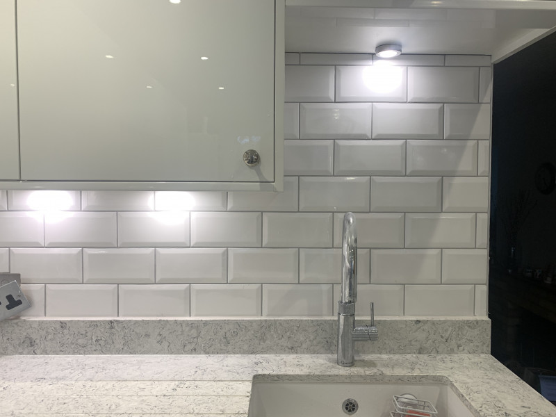 What colour of grout? 