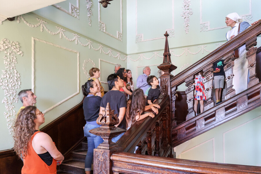 Jubilee half-term family fun at Charlton House (family costumed tours, kids' crafts, Jubilee picnic fayre)